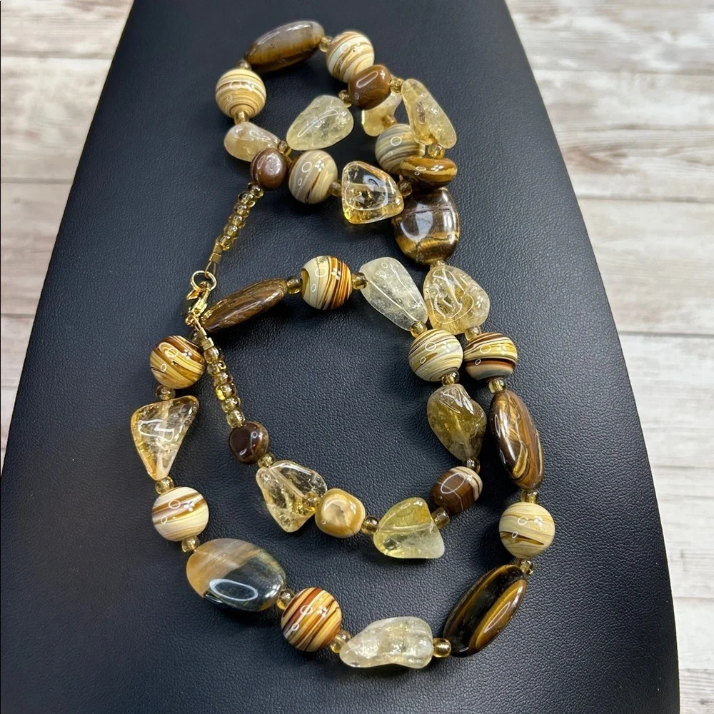 Gorgeous Artisan necklace featuring stone and lamp work glass - Picture 5 of 8